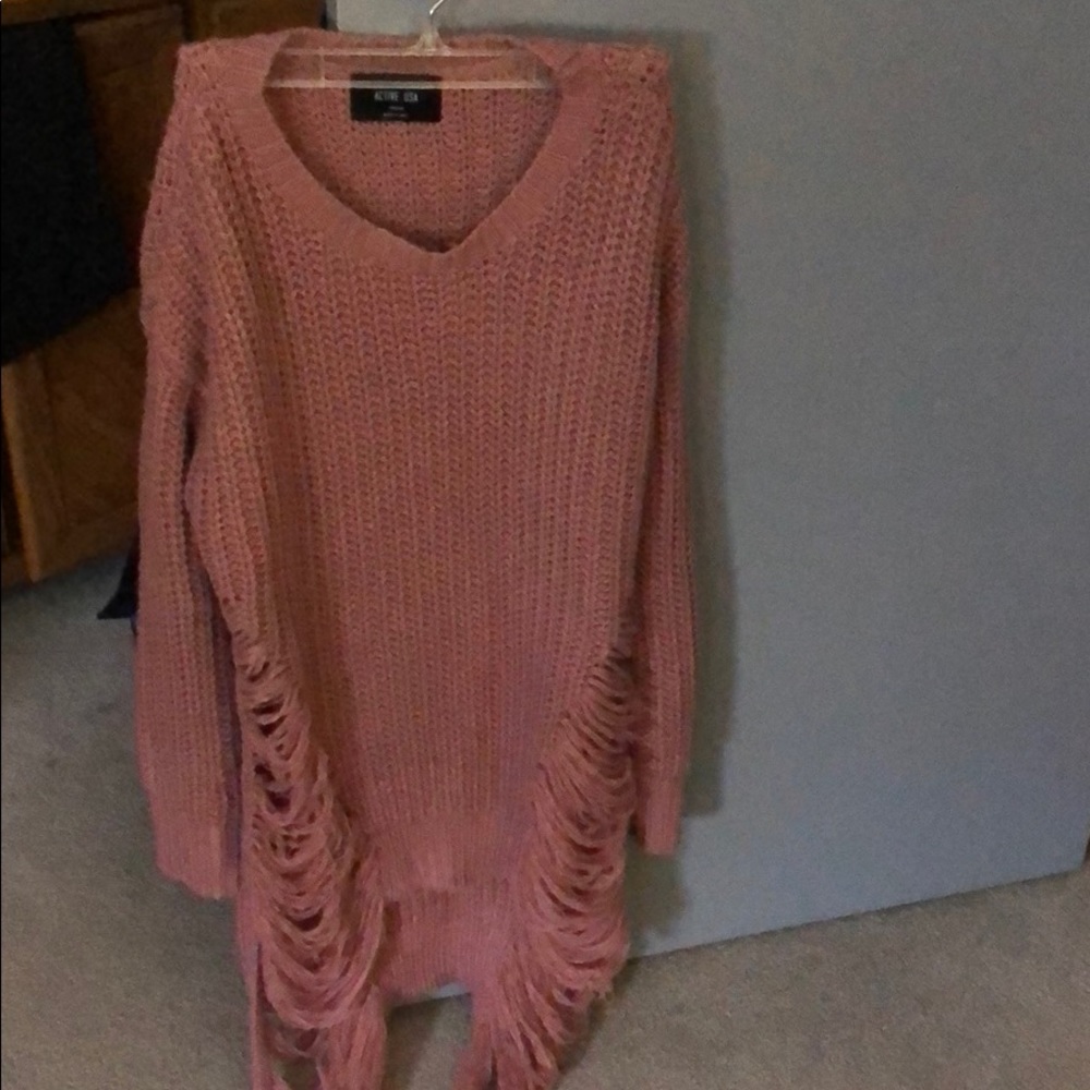 Distressed pink cozy sweater - Picture 1 of 4